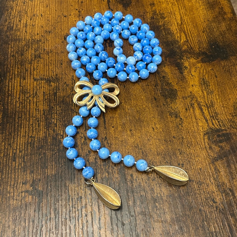 Blue Marbled Bead Necklace Adjustable Gold Ribbon Accent Leaf Like Charms E1005
